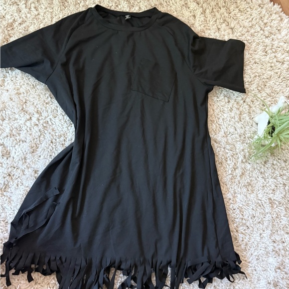 Dresses & Skirts - Black T shirt style mode Fringe Midi Dress